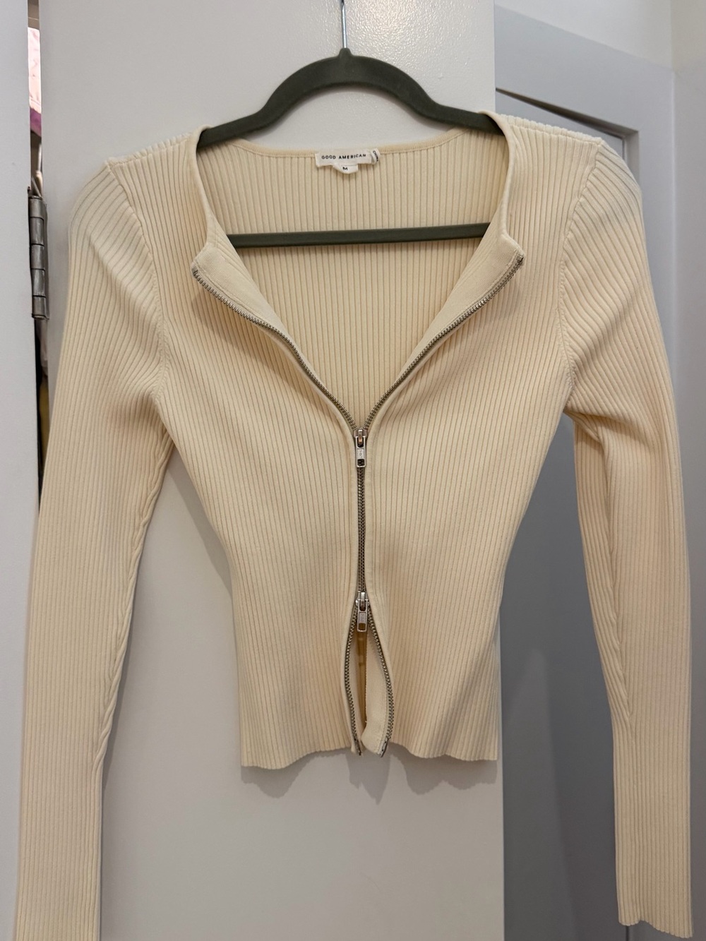 Good American Cream Ribbed Zip-Front V-Neck Sweater - Picture 4 of 5